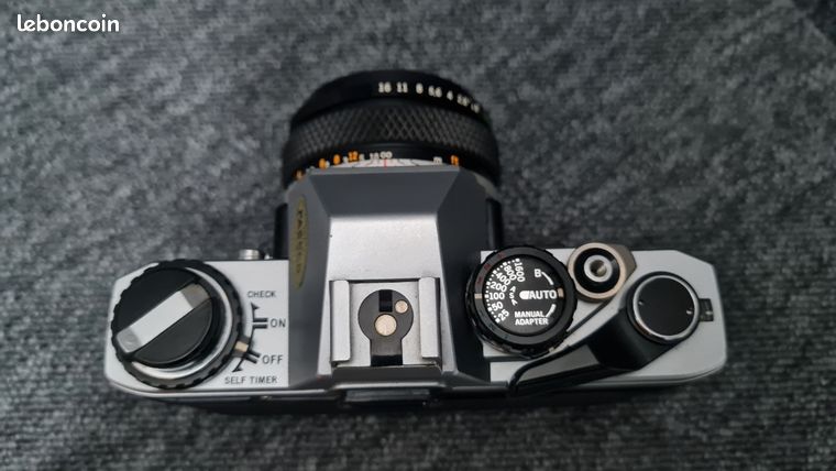 Appareil Photo Argentique Olympus OM10 Avec Adaptateur - Non Testé - Pour Pièces Ou Réparation