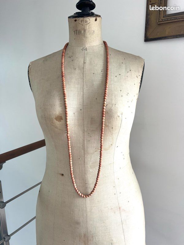 Collier sautoir en bois (image 1)