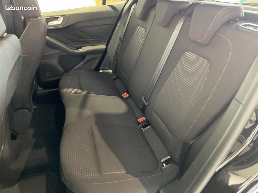 Ford Focus 1.0 EcoBoost 125 S&S ST Line (image 33)