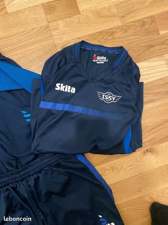 Équipement vêtement foot fc issy taille 12 ans Vêtements