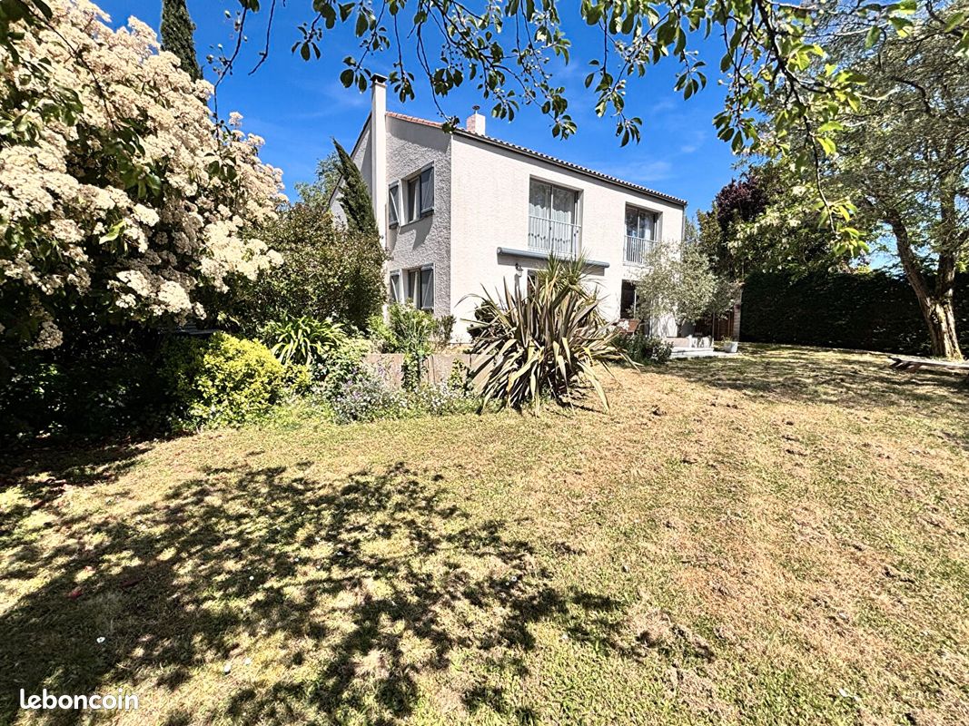 Maison 8 pièces 182 m² · à Basse-Goulaine · 182 m² · 599 000 €