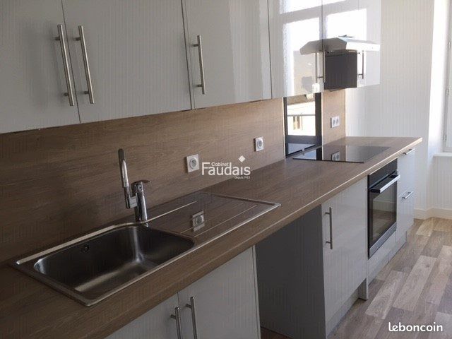 Appartement 2 pièces 58 m² · à Carentan-les-Marais · 58 m² · 462 €