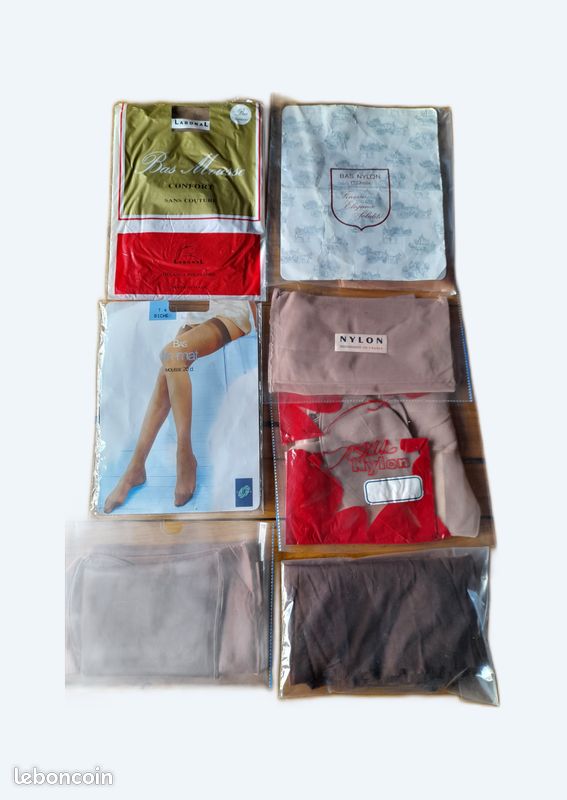 Lot Anciennes paires de bas Nylon neuves (image 1)