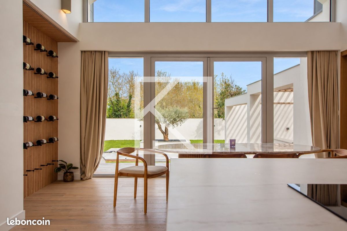 Maison 6 pièces 170 m² · à Les Garennes sur Loire · 170 m² · 995 000 €
