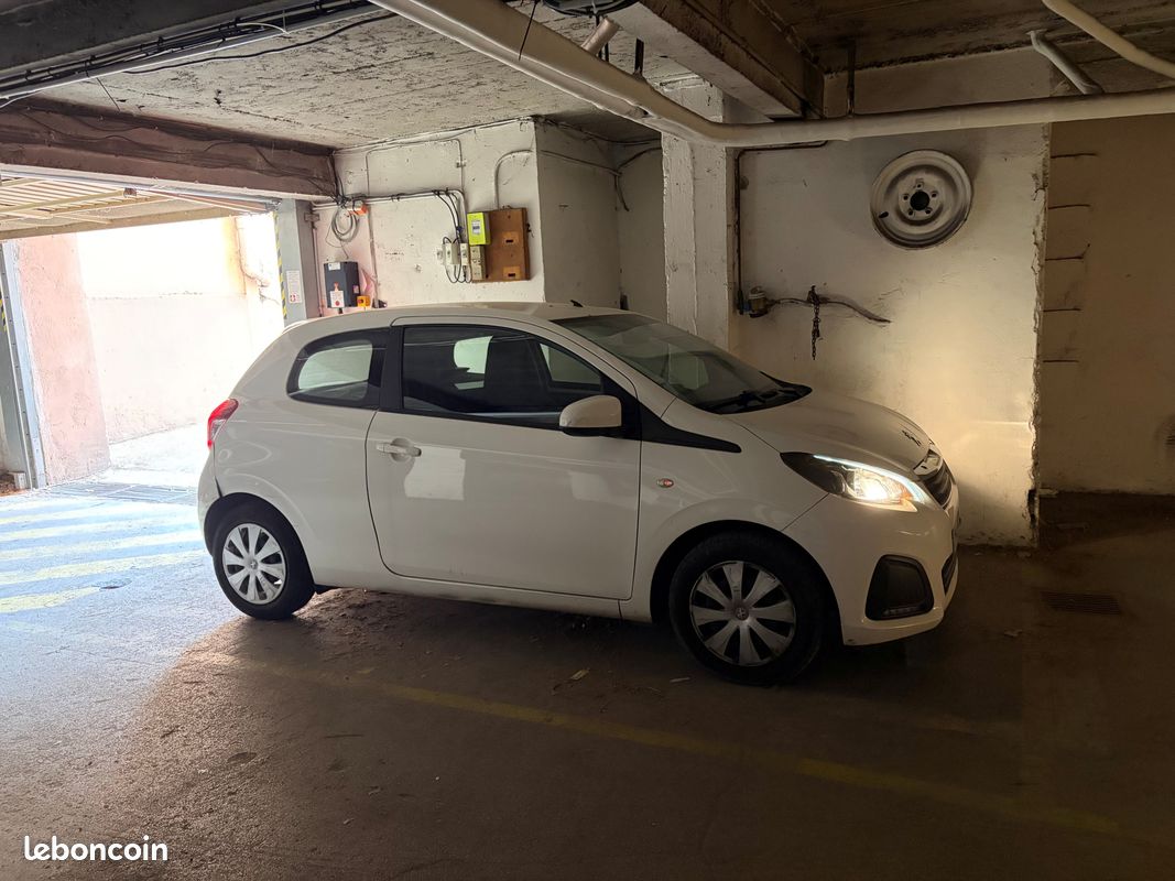 Parking/box Toulon · 78 €