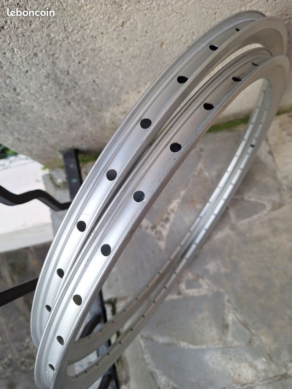 ROUE VTT NOIRE 26" AXE CREUX DOUBLE PAROI DISQUES (centerlock) POUR K7