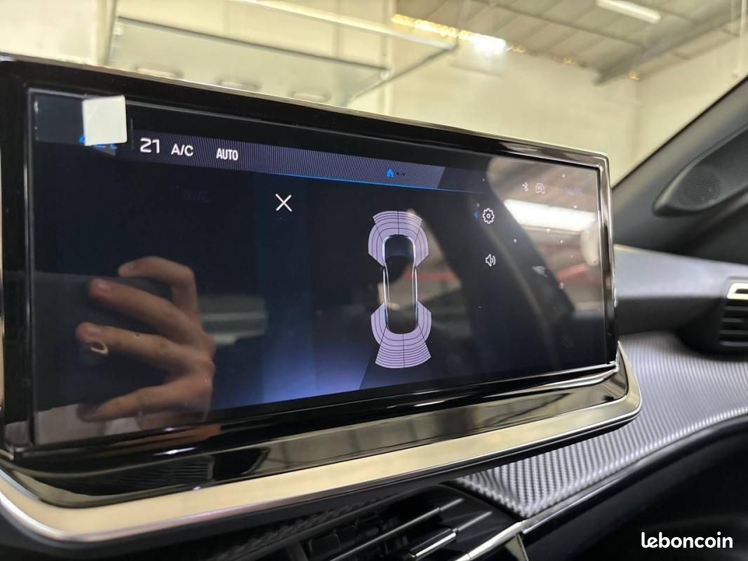 Peugeot 2008 Hybrid 110 e-DCS6 - Allure (image 18)