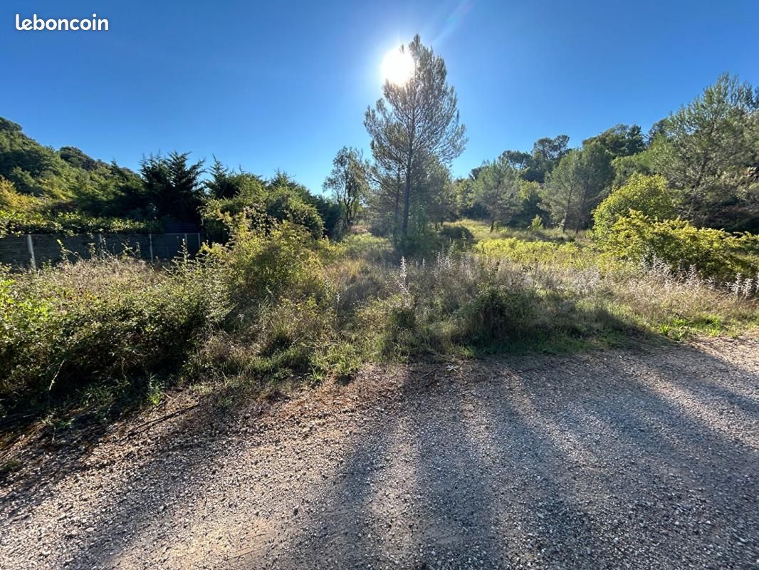 Terrain 2 798 m² Tourves · 292 000 €