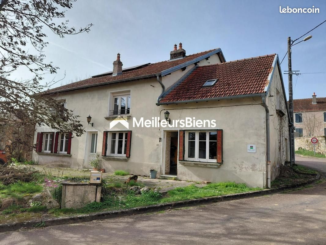 Maison 7 pièces 271 m² · à Saint-Broingt-le-Bois · 271 m² · 179 000 €