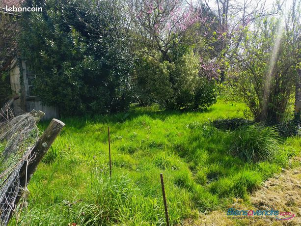 Terrain 10679 m² Gençay
