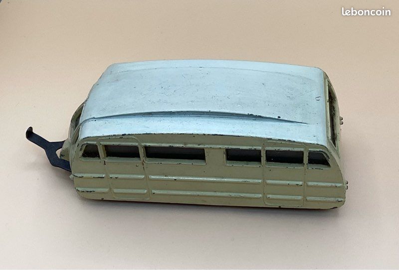 Dinky Toys F 811 caravane avec glaces version toit strié en