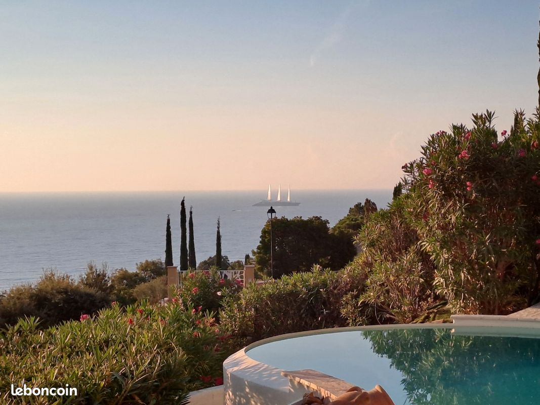 Maison 8 pièces 220 m² · à Roquebrune-sur-Argens · 220 m² · 1 980 000 €