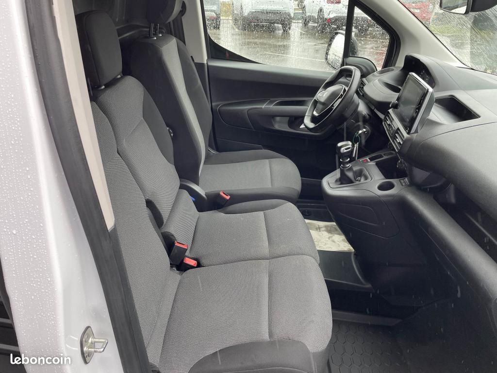 PEUGEOT PARTNER long 950KG 1.5 BlueHDi S&S - 100 3pl III FOURGON Pack Asphalt Connect XL (image 11)