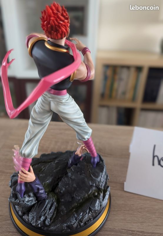 Figurine Hisoka Double Tête - PVC 32 Cm - Collection Hunter X Hunter - Décor De Scène Inclus
