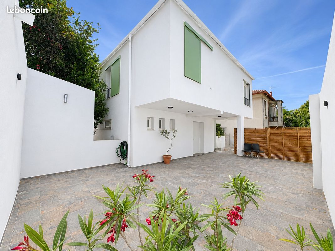 Maison 7 pièces 155 m² · à Marseille · 155 m² · 2 660 €/mois