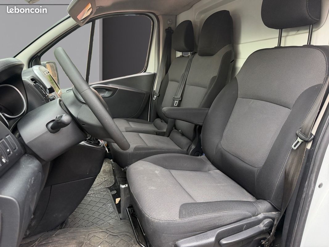 RENAULT TRAFIC III FOURGON L1H1 3T 2.0 BLUE DCI 170 EXTRA BA 150Ch Garantie 12 mois (image 10)