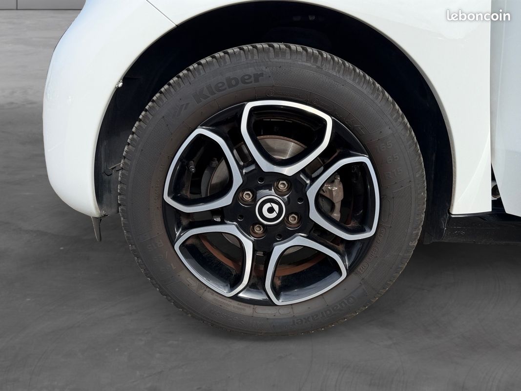 SMART FORFOUR II 0.9 90 PASSION TWINAMIC BVA6 90Ch Garantie 12 mois (image 19)