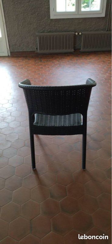 Fauteuil de jardin tressé noir (image 1)