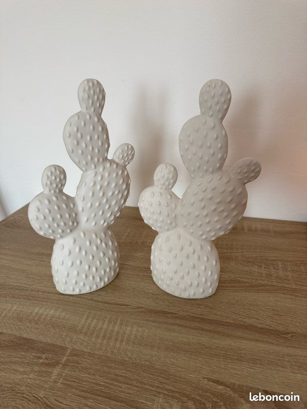 Lot de 2 cactus décoratifs blancs en céramique 31 cm (image 1)