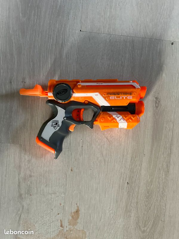 Pistolet nerf avec laser + pistolet nerf recharge 6 balles à vendre (image 1)