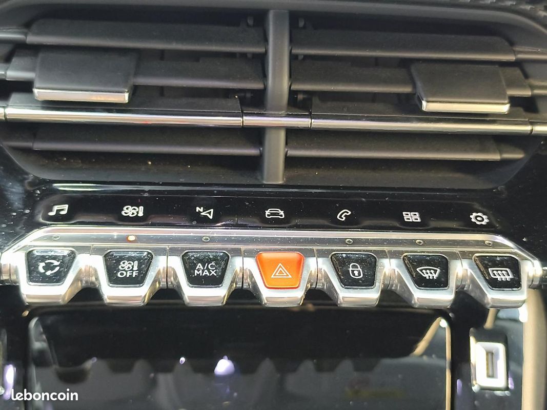 PEUGEOT 2008 1.2i ESSENCE 12V S&S 100 CV Allure Pack / KEYLESS / SUIVIE COMPLET / GPS / CAMERA RECUL / GARANTIE (image 19)