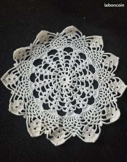 Lot de 9 napperons différentes tailles (image 8)