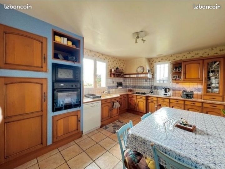 Cuisine en chêne clair (image 1)