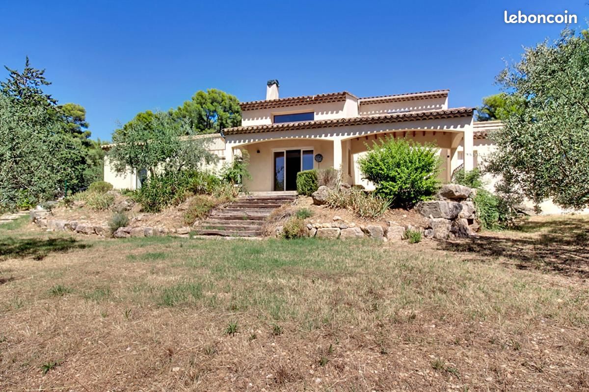Maison 6 pièces 186 m² · à Trans-en-Provence · 186 m² · 2 412 €/mois