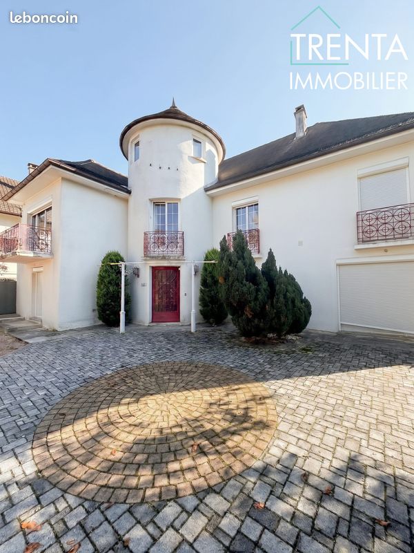 Maison 10 pièces 284 m² · à Lure · 284 m² · 308 000 €