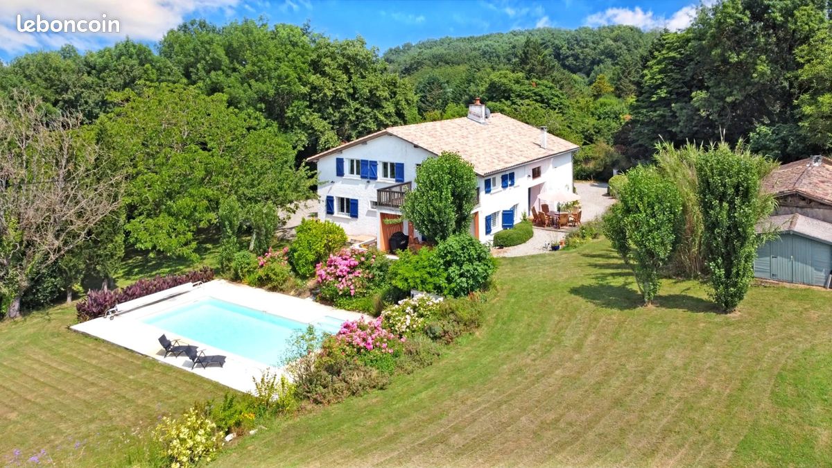 Maison 10 pièces 265 m² · à Lauzun · 265 m² · 395 000 €