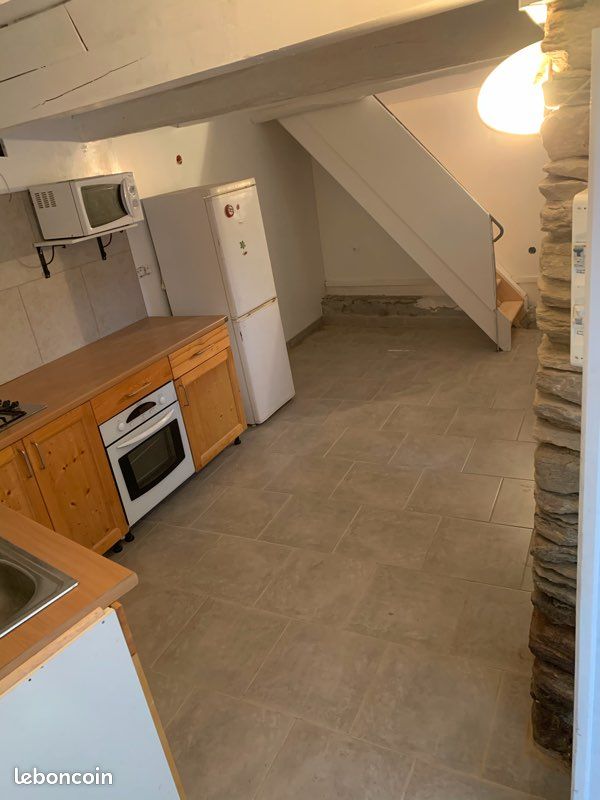 Maison 3 pièces 70 m² · à Combes · 70 m² · 580 €