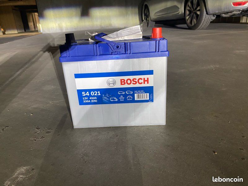 Batterie Bosch S4 021 – 12V 45Ah 330A – Comme neuv (image 1)