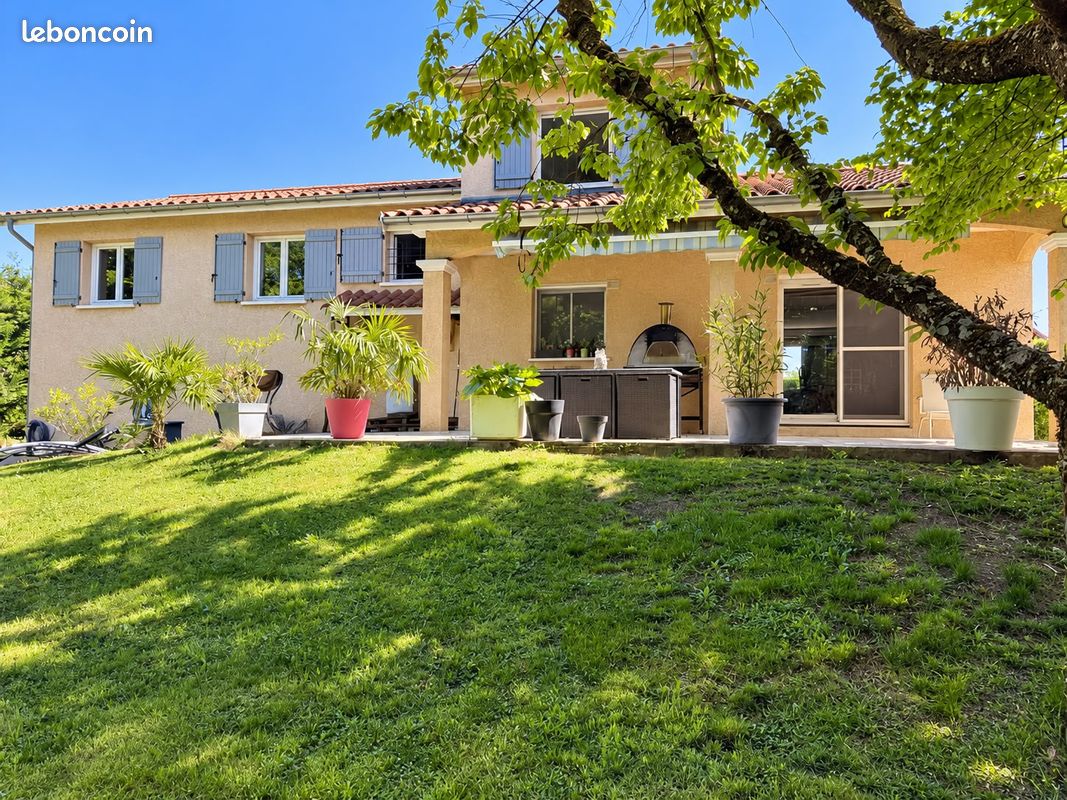 Maison 7 pièces 156 m² · à Villefontaine · 156 m² · 455 000 €