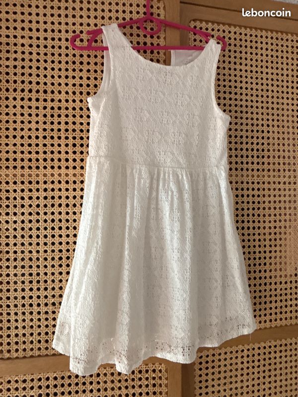 Une robe blanche d’été H&M taille 110-116 (image 1)