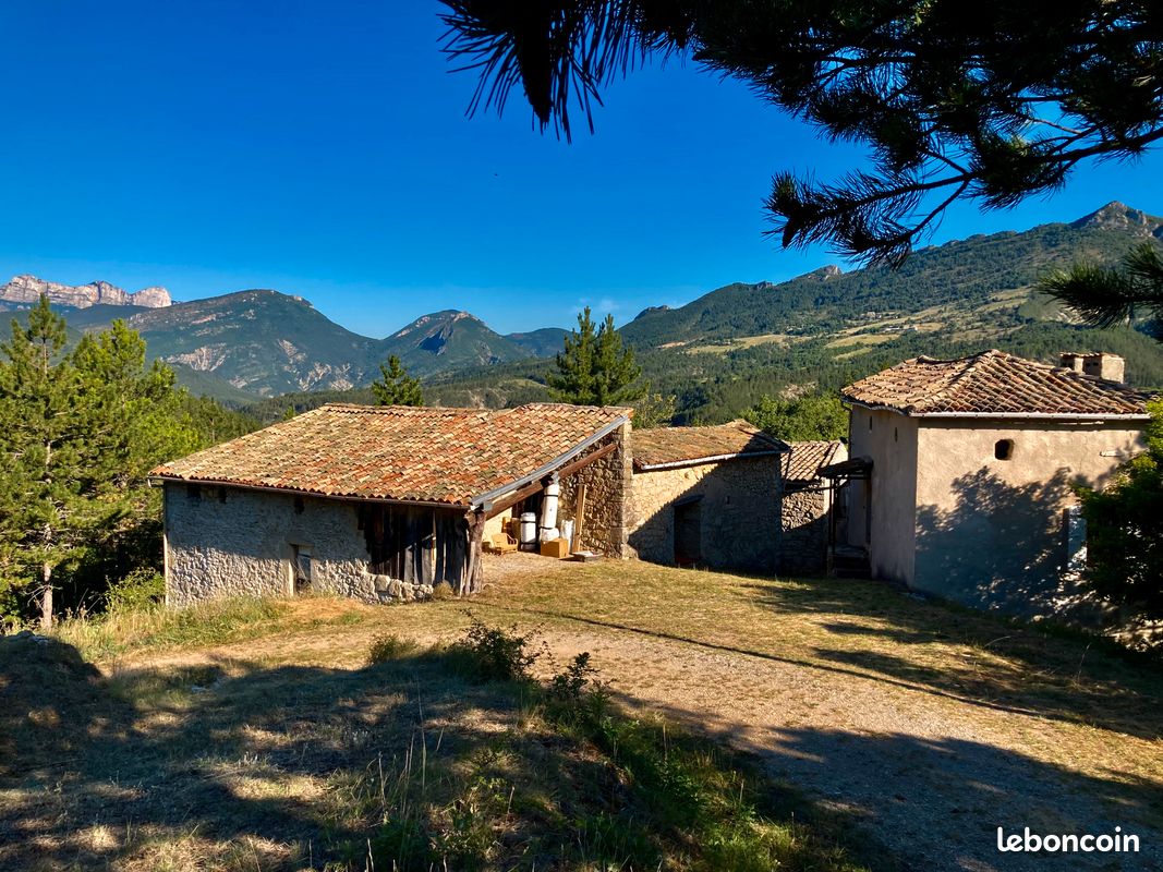 Maison 9 pièces 270 m² · à Aucelon · 270 m² · 360 000 €