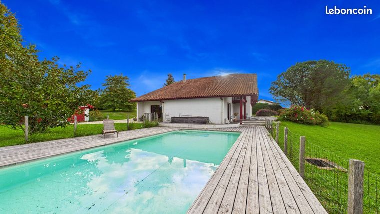 Maison 10 pièces 316 m²