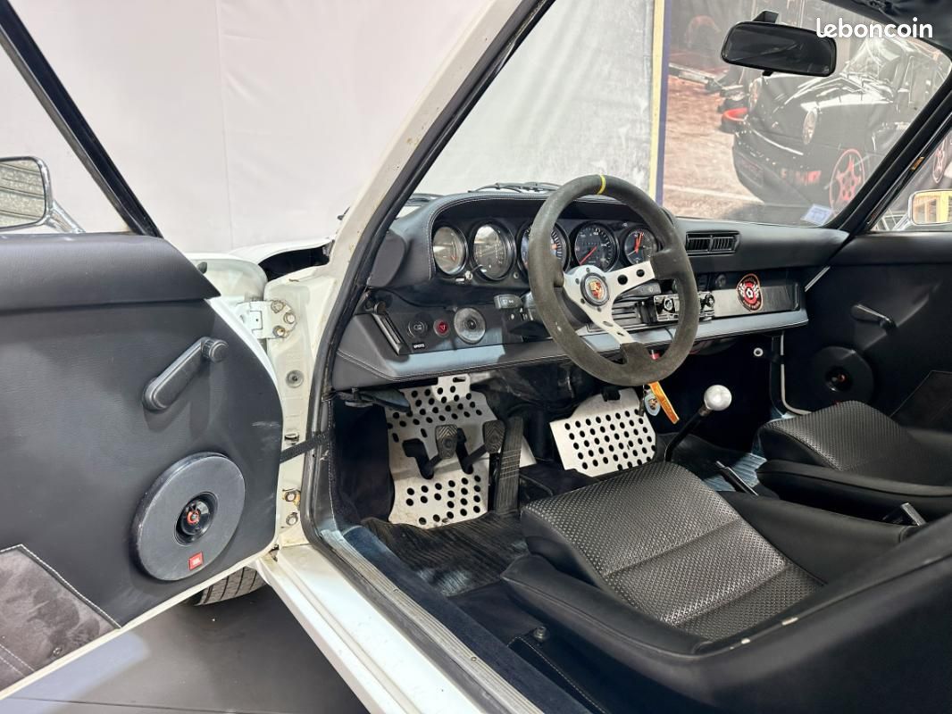 Porsche 911 Coupé 2.7 200ch BVM5 Inspiration RSR (image 14)
