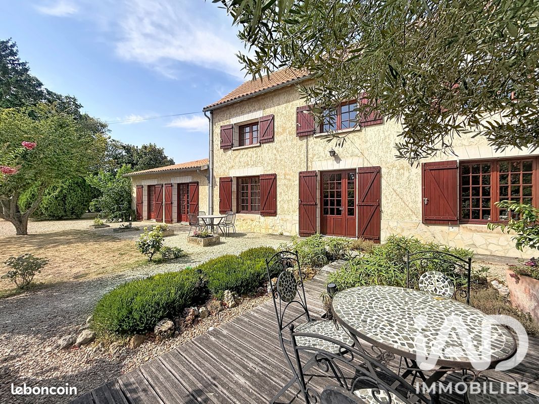 Maison 5 pièces 121 m² · à Saint-Martin-la-Pallu · 121 m² · 250 000 €