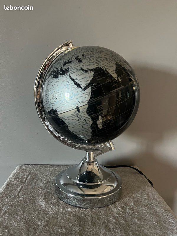 Globe terrestre lumineux (image 1)