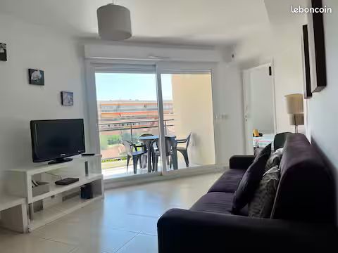 Parking 38 m² · à Antibes · 38 m² · 1 080 €/mois