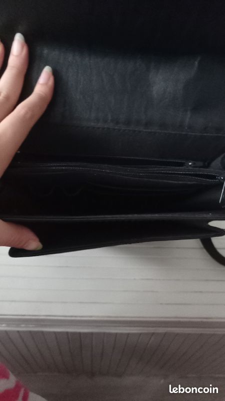 Petit Porte document en bandoulière (image 4)