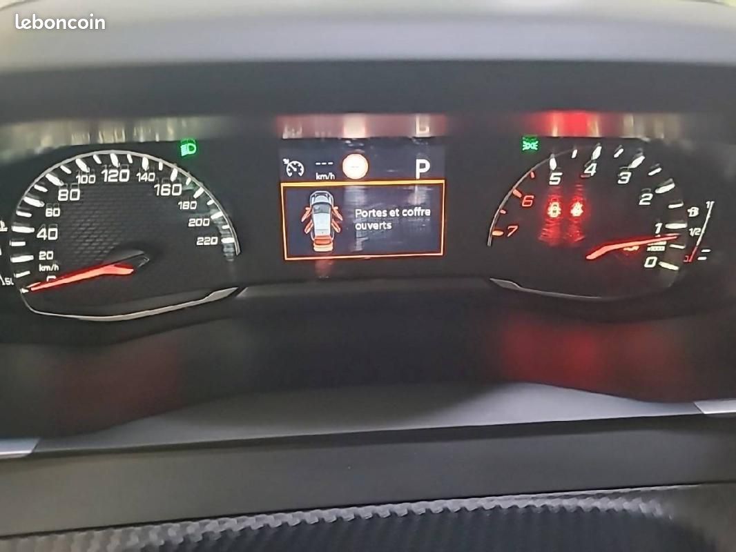 Peugeot 2008 PureTech 130 S&S EAT8 - Style (image 10)