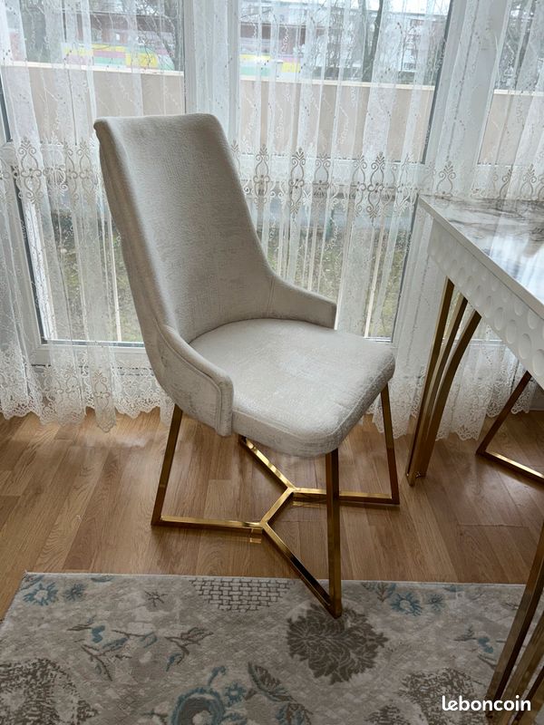 Table a manger + 6 chaises en bonne état beige et doré (image 5)