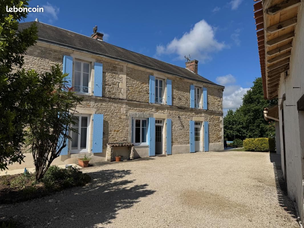 Maison 6 pièces 288 m² · à Thiré · 288 m² · 496 800 €