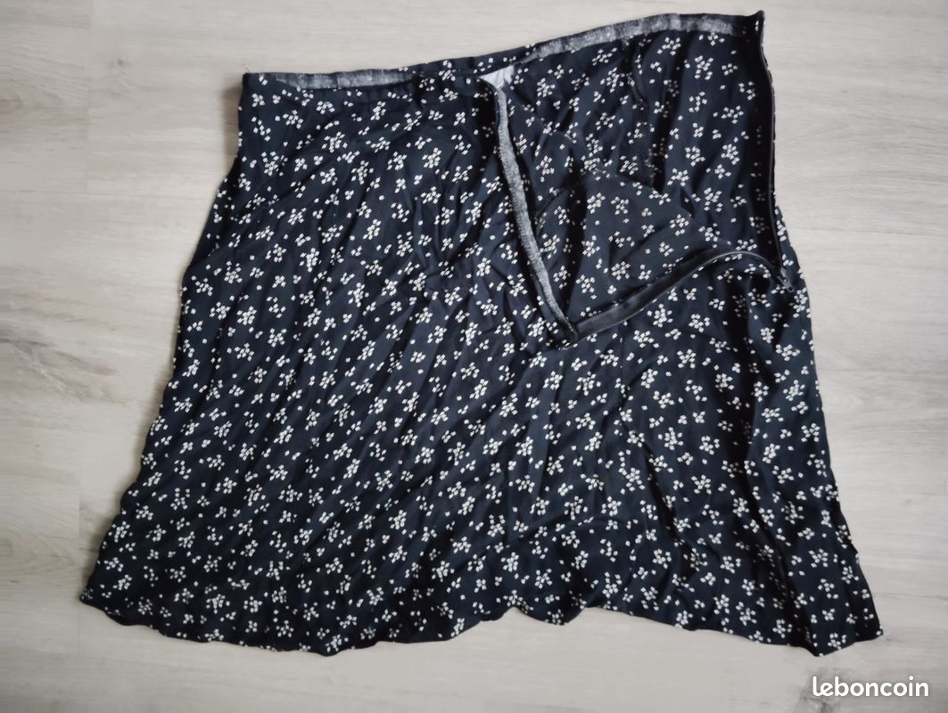 Jupe courte noire à fleurs blanches Camaïeu 40 - Vêtements