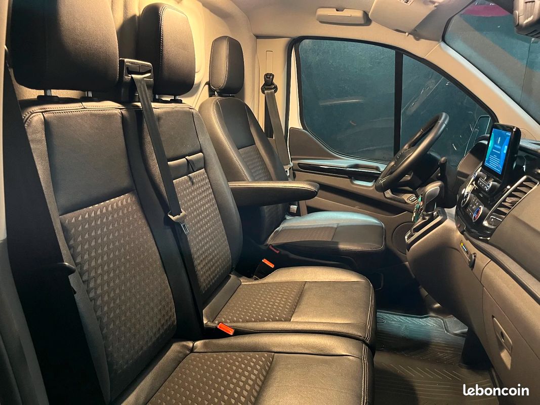 Ford transit custom fourgon 290 l1h1 2.0 ecoblue 170 bva sport (attelage) (image 11)