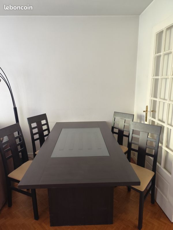 Ensemble table et 4 chaises (image 1)
