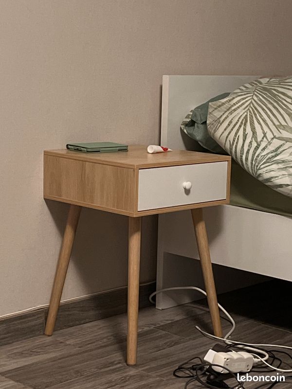 Table de nuit IKEA (image 1)
