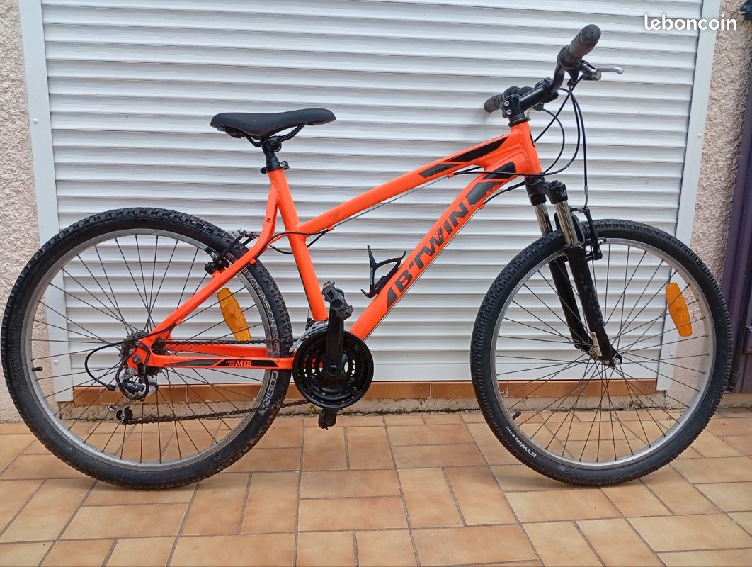 VTT Décathlon Rockrider 26 Pouces - Bon état, Fourche à Changer - Idéal Pour Pièces Ou Réparation