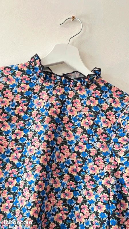 Blouse fleurie multicolore Shein avec dos nu et col froufrou - très bon état (image 2)